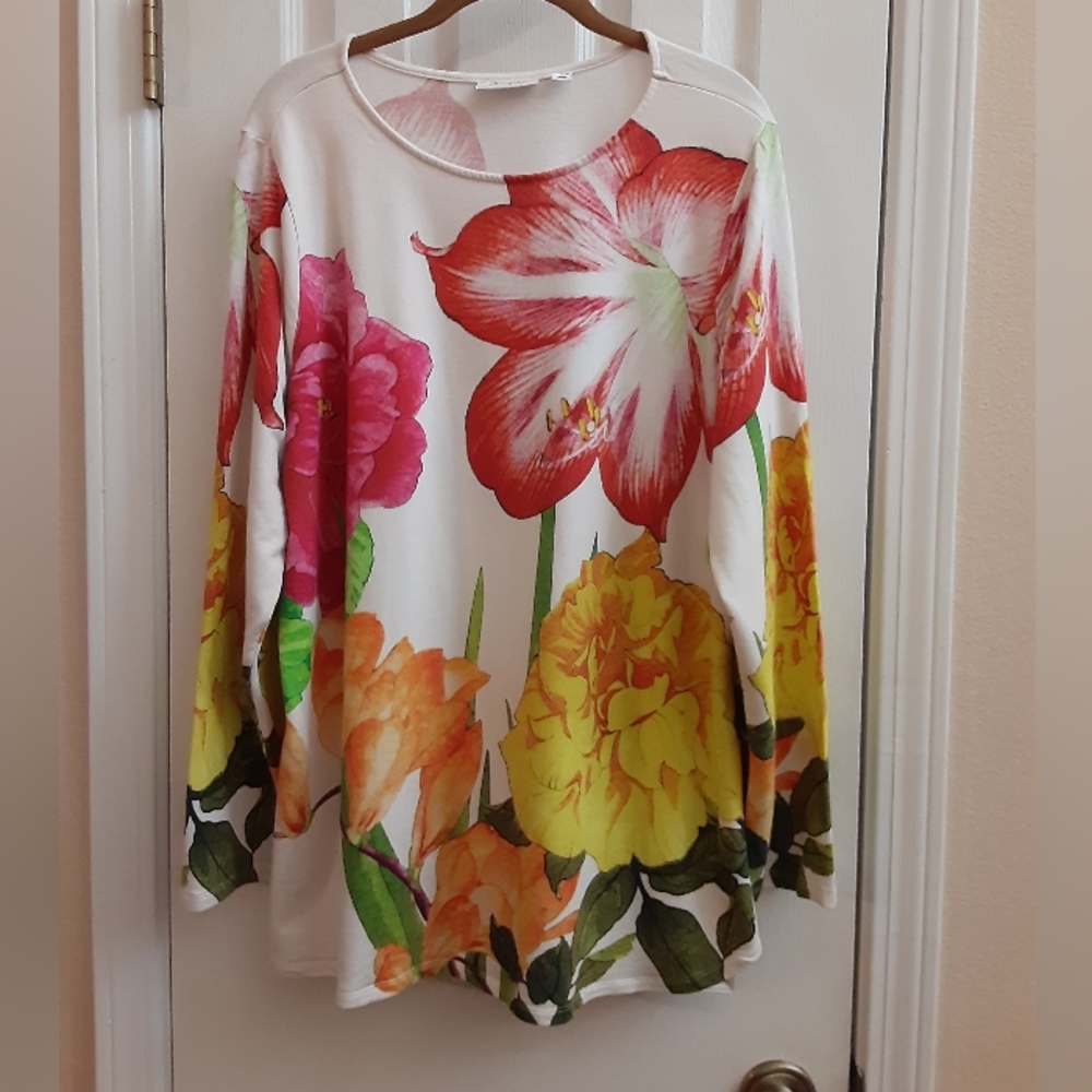 L Denim & Co Bright Tropical Floral Lightweight Sweater